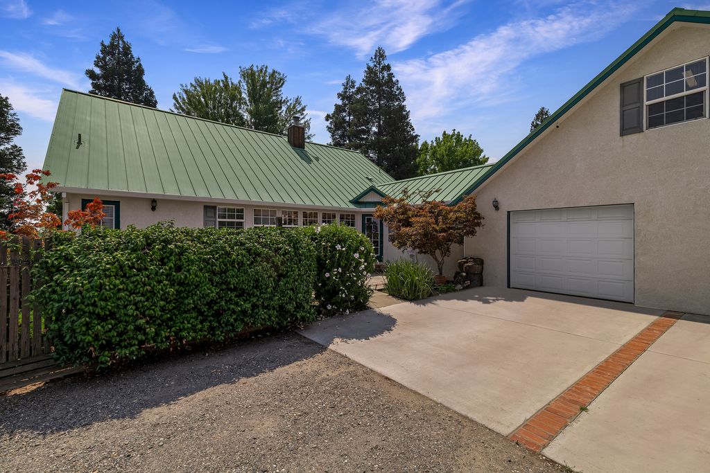 24515 Moller Ave - 008 (Photos)
