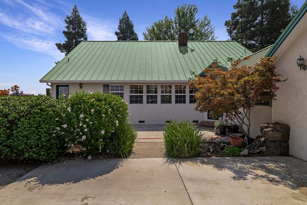 24515 Moller Ave - 009 (Photos)