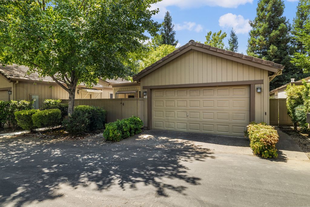 40 Pebblewood Pines Dr - 001 (Photos)