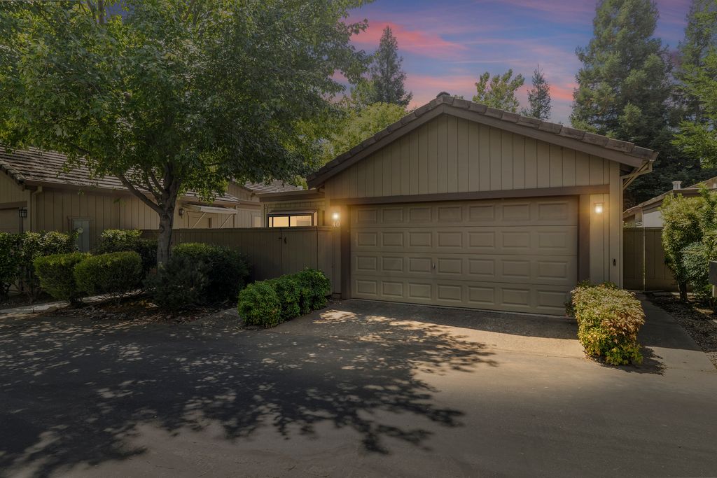 40 Pebblewood Pines Dr - 002 (Photos)