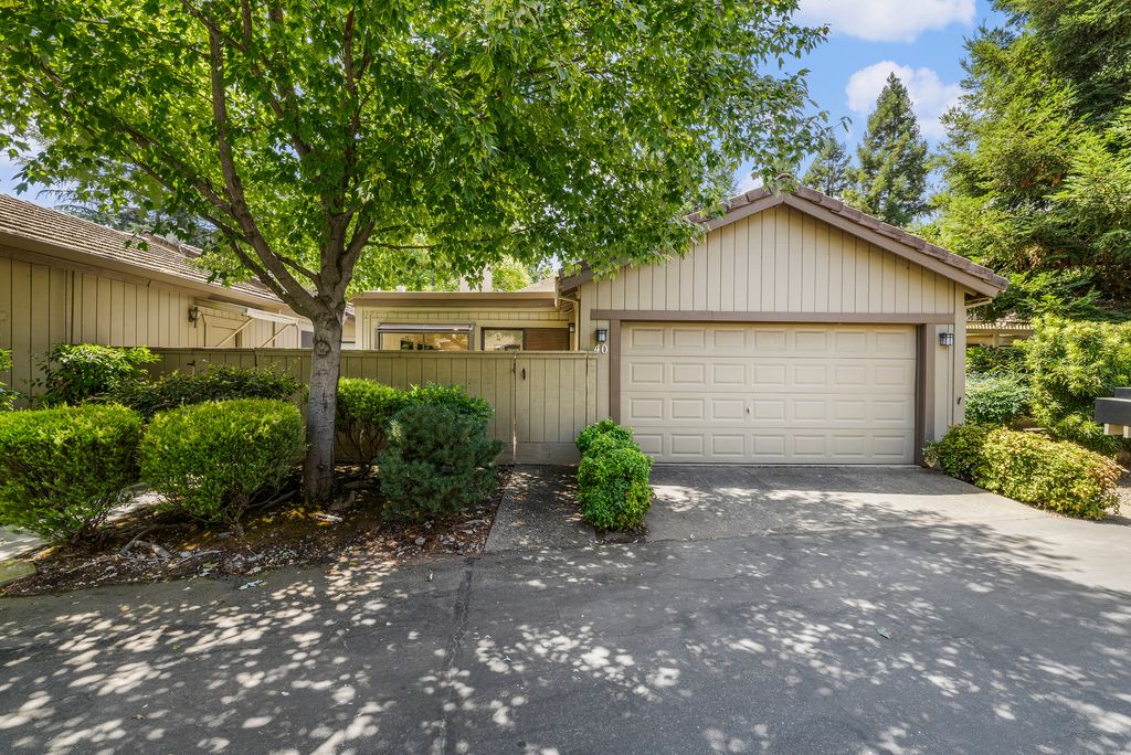 40 Pebblewood Pines Dr - 003 (Photos)