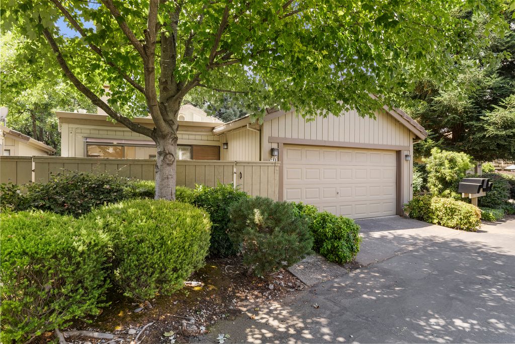 40 Pebblewood Pines Dr - 004 (Photos)