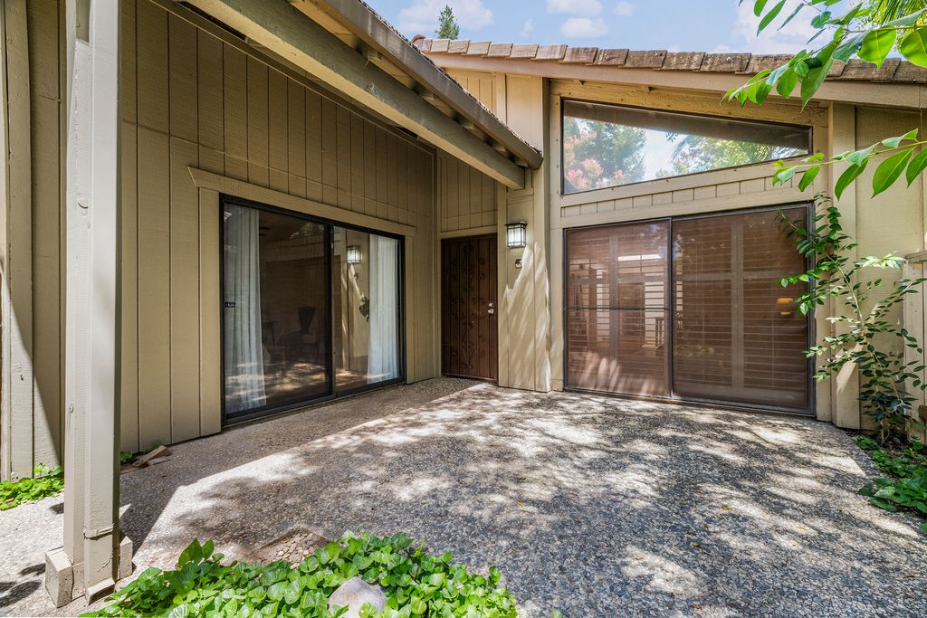40 Pebblewood Pines Dr - 005 (Photos)