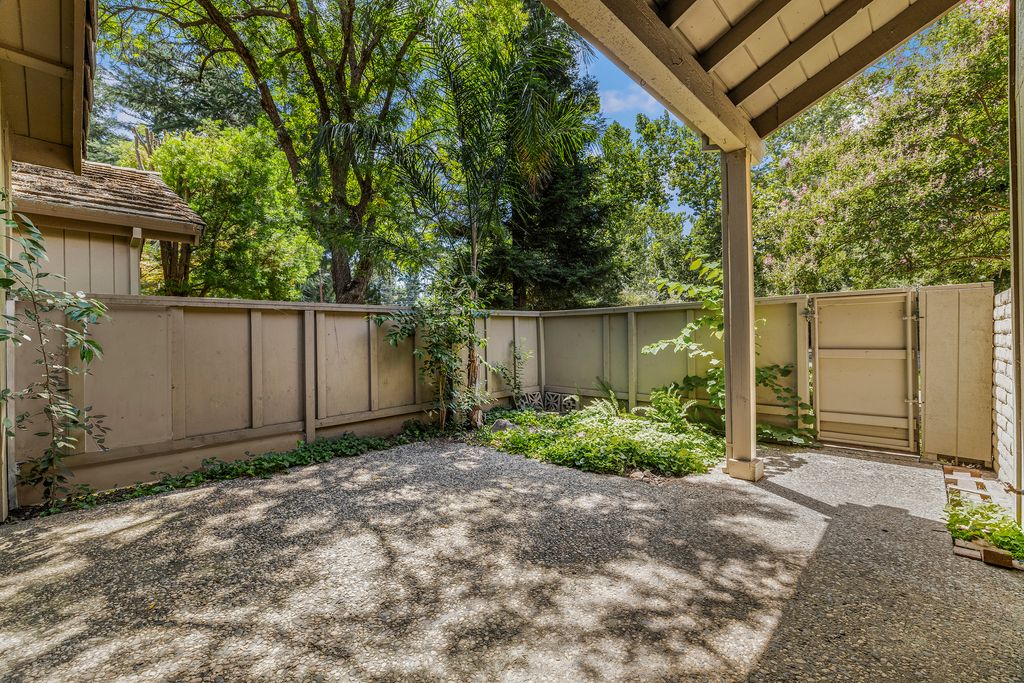 40 Pebblewood Pines Dr - 007 (Photos)