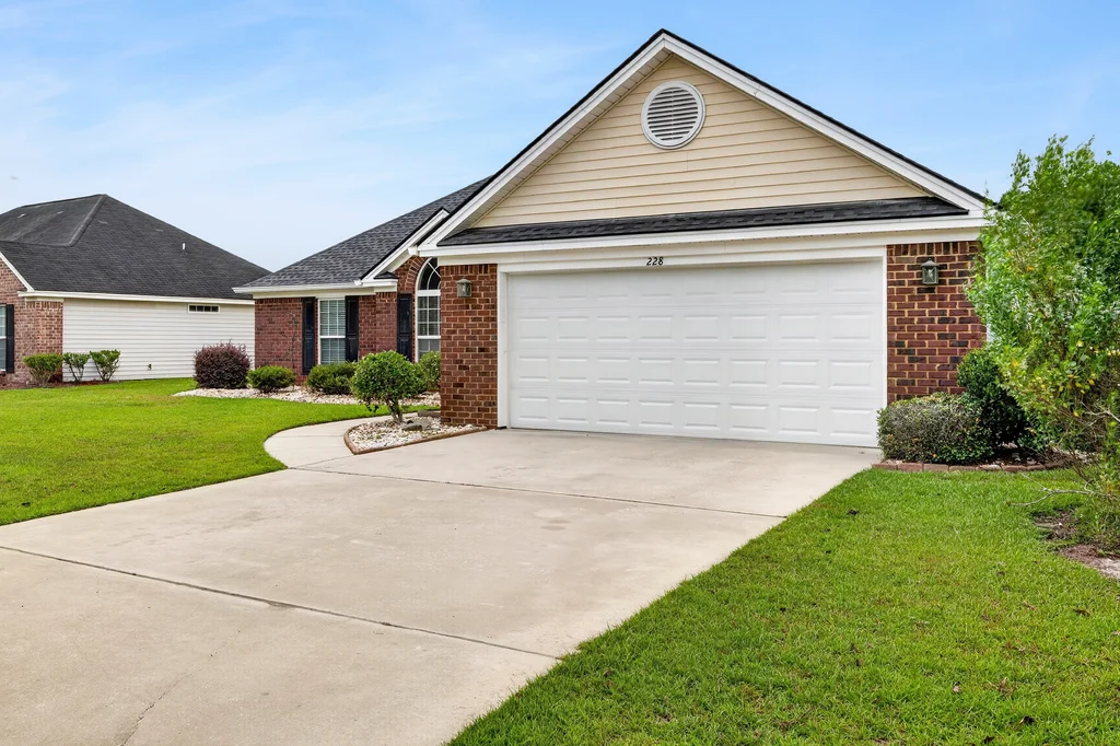 228 Pampas Dr - 002 (Photos)