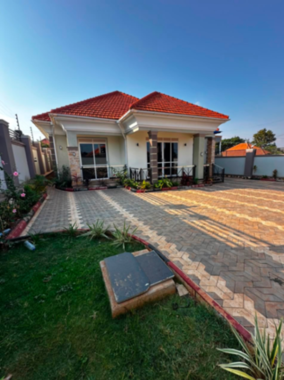 House for Sale in KITENDE off Enttebe road 