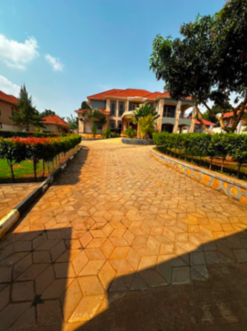 Mansion for sale in kira nakwero