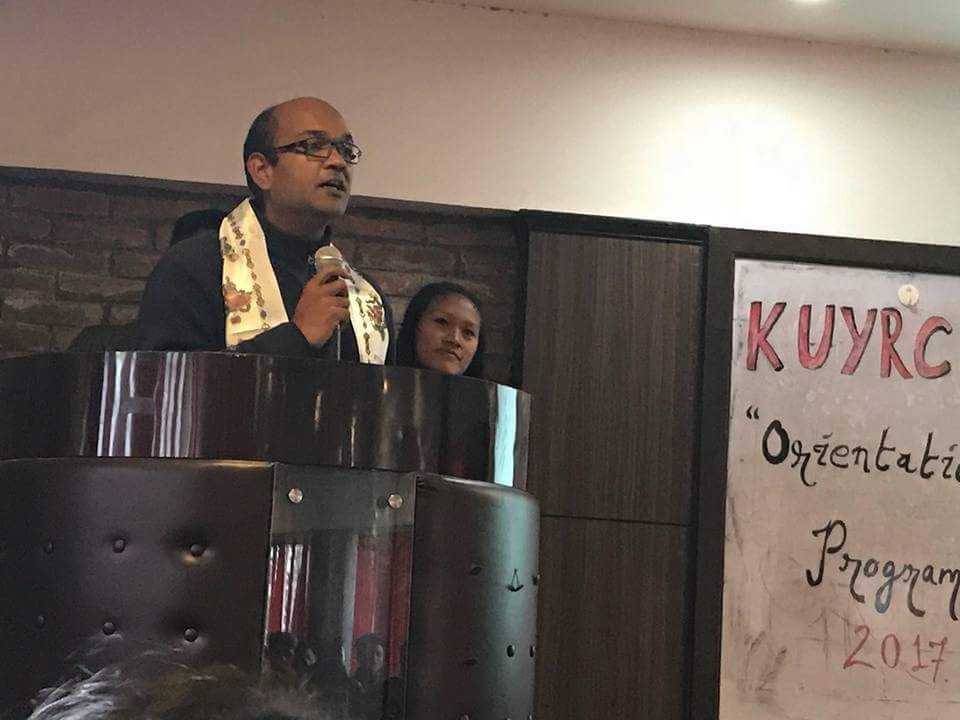 Alok Das addressing student volunteers