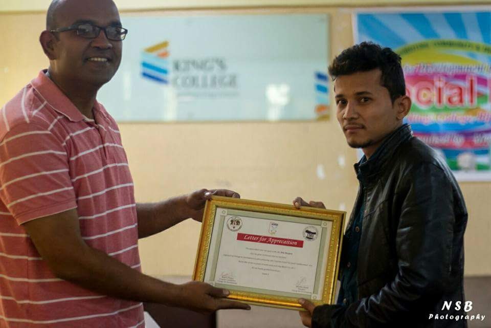 Alok Das giving a letter of appreciation at Kings College
