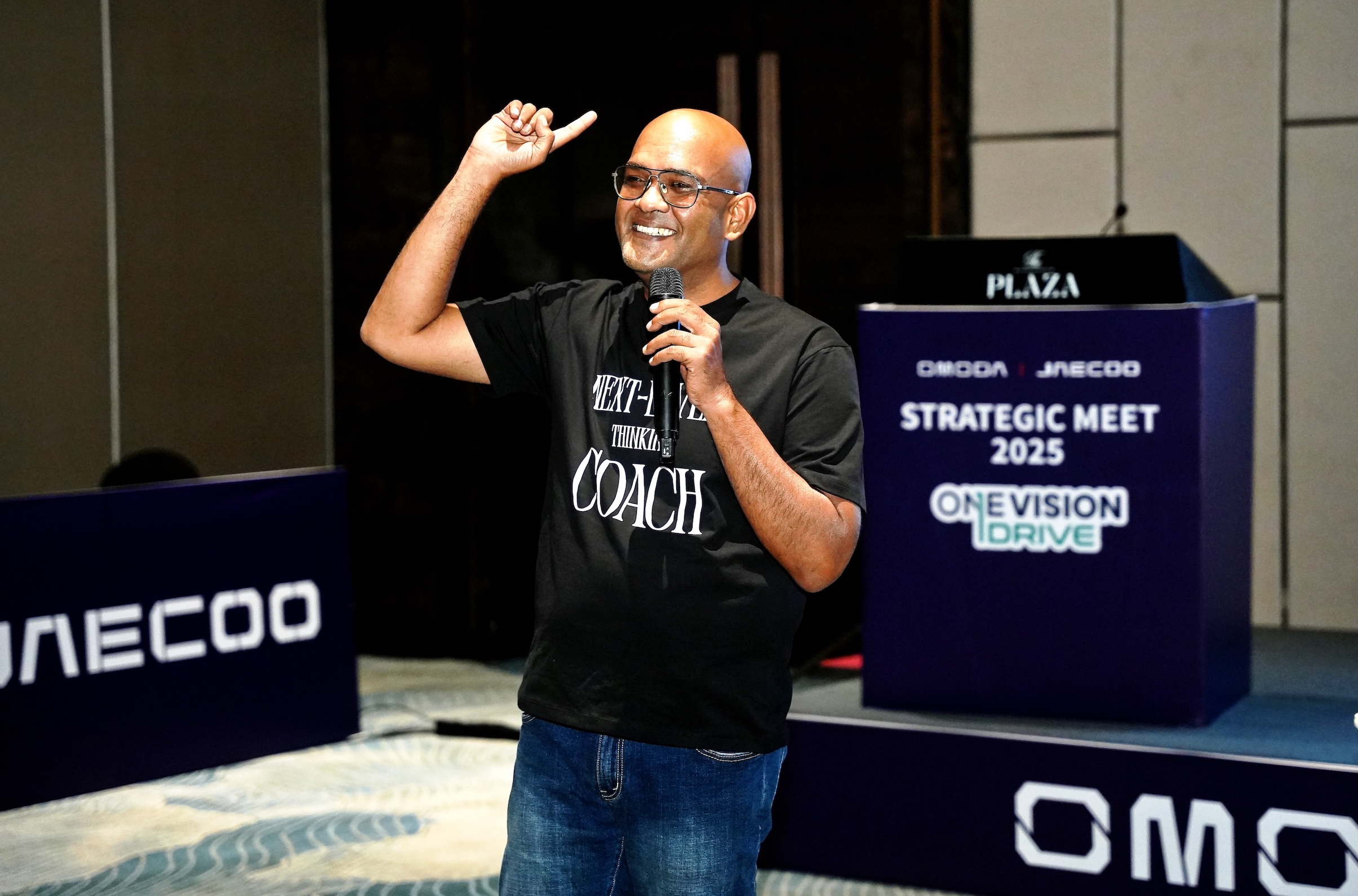 Alok Das with the Omoda and Jaecoo sales teams after a training session.