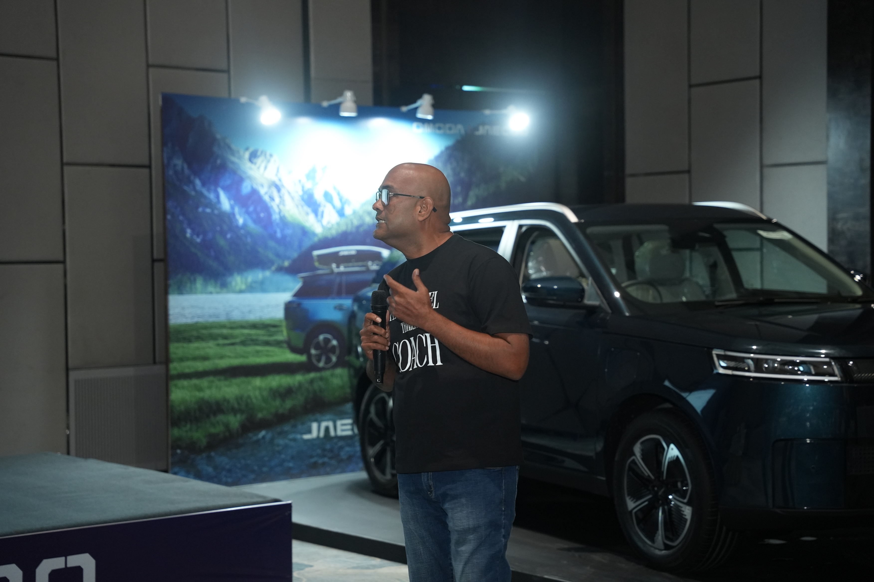 Alok Das presenting during the Omoda meeting