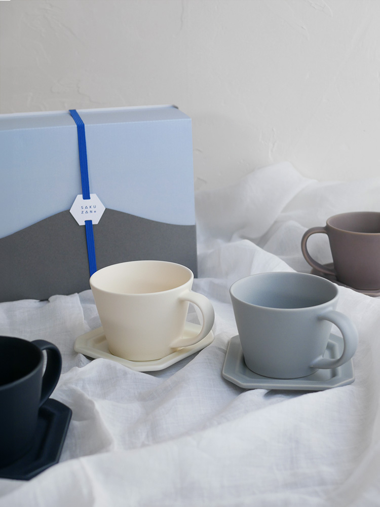 【SAKUZAN】Saraシリーズの磁器製コーヒーカップとソーサーのギフトセット