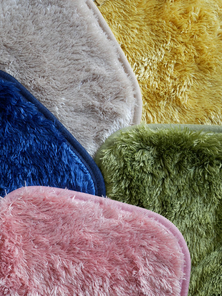 ピンク色の柔らかい犬のぬいぐるみデザインが施されたコロコロチェア専用チェアパッド