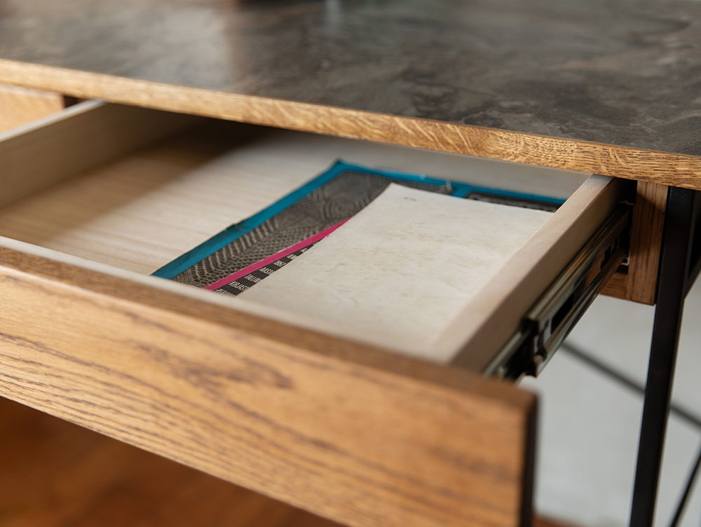 オーク無垢材とスチールフレームを使用したアデペシュPOLデスクの木製作業卓