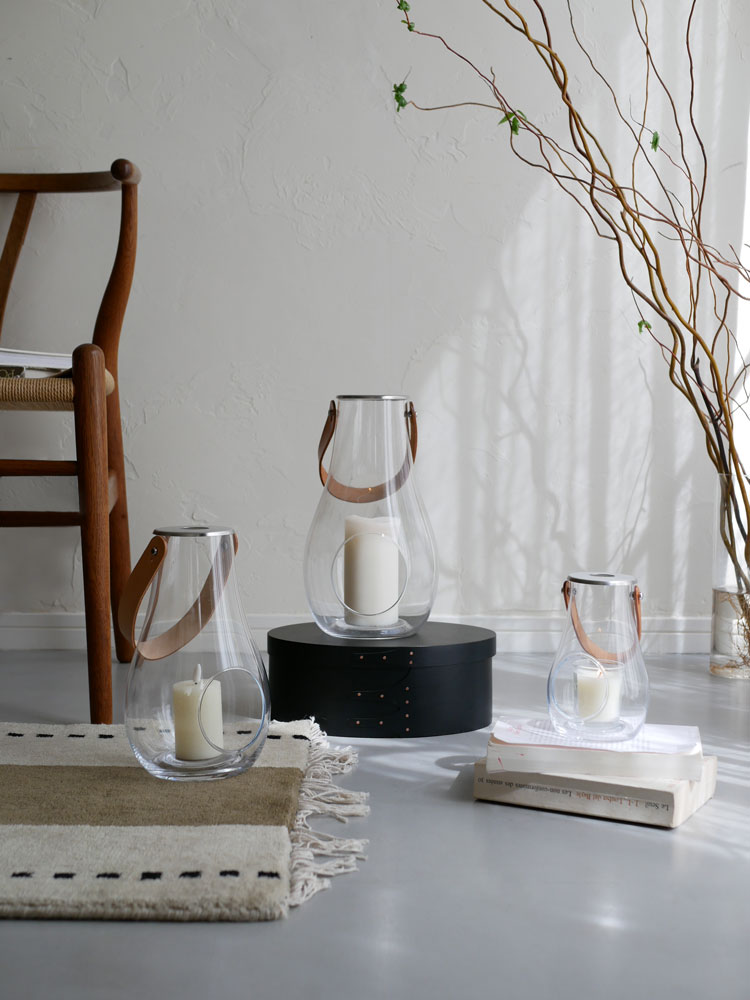 HOLMEGAARD/ホルムガードのDESIGN WITH LIGHTランタン。無鉛ガラス、皮革、ステンレス鋼を使用したポーランド製のスタイリッシュなキャンドルホルダー