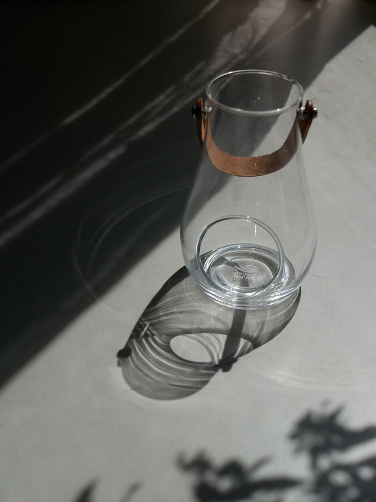 ホルムガード DESIGN WITH LIGHTシリーズの無鉛ガラスとステンレス鋼を使用した透明なランタン