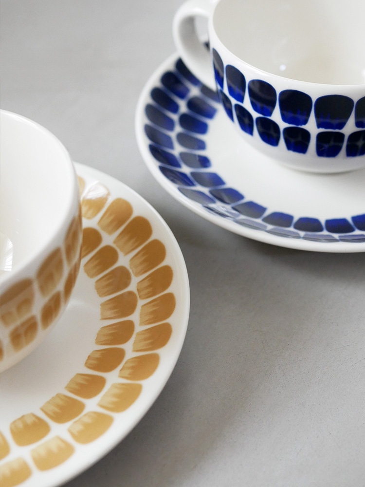 アラビア製24hトゥオキオカップ＆ソーサーの磁器セット。約260mlの容量で電子レンジ、オーブン、食洗機対応