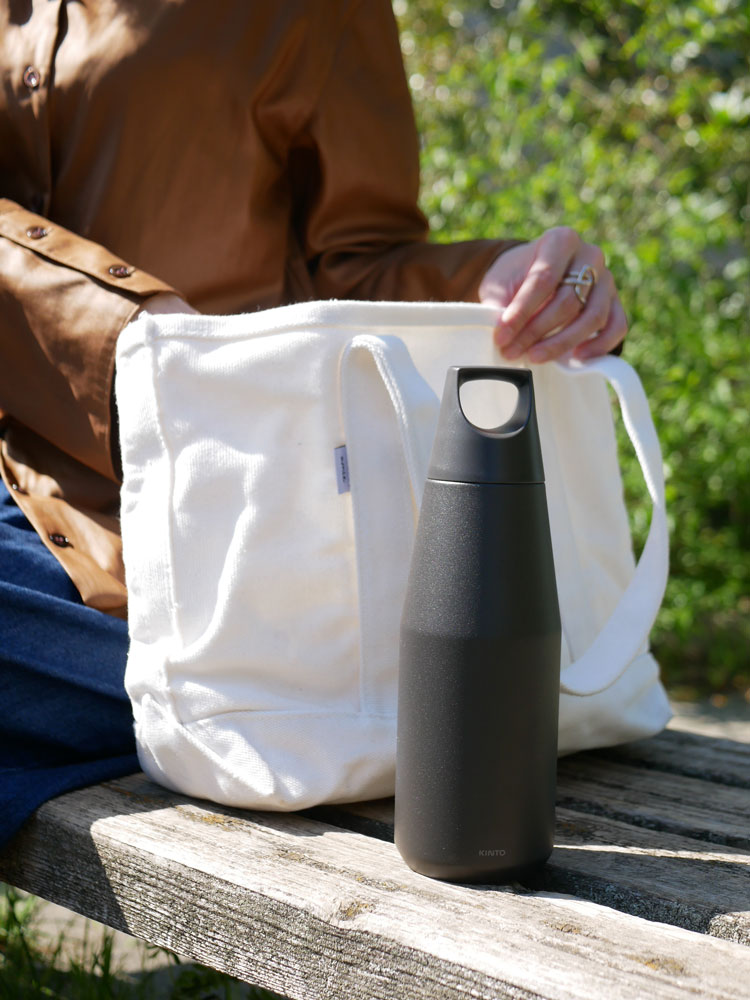 KINTOキントーのステンレス製トレイルタンブラー1080mlと専用タンブラーストラップのセット