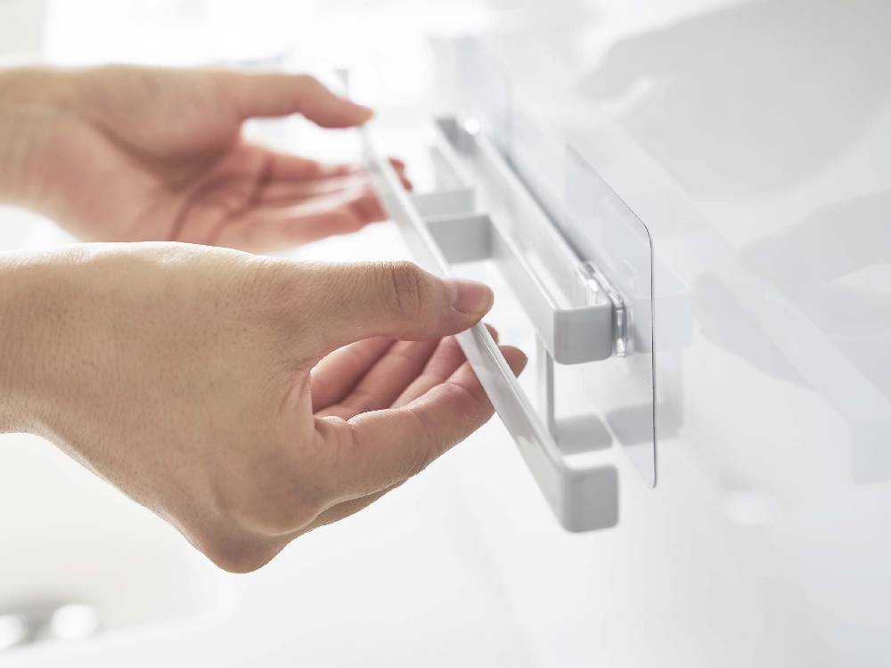 tower/タワーのフィルムフックサニタリーハンガーが壁に設置されている様子