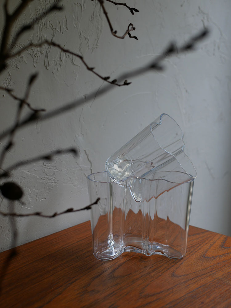 フィンランド製イッタラ アルヴァ・アアルト コレクションの透明無鉛ガラス製円筒形ベース