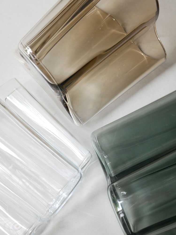 フィンランド製イッタラ・アルヴァ・アアルトコレクションの透明な無鉛ガラス製シリンダー型高ボールグラス