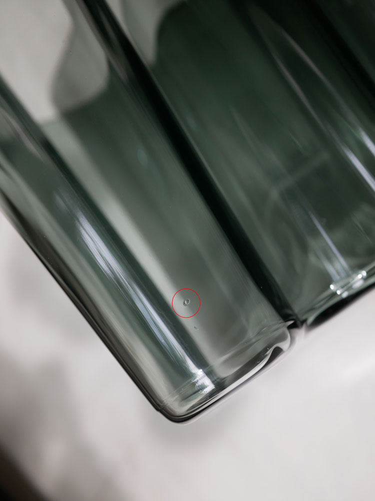 イッタラ アルヴァ・アアルト コレクションのフィンランド製シルバー装飾付き透明無鉛ガラス製シリンダーベース