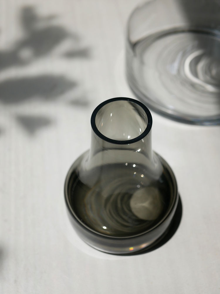 BOB CRAFTのソーダガラス製ファゴット。S、M、Lの3サイズがあり、花瓶として美しく飾れます。