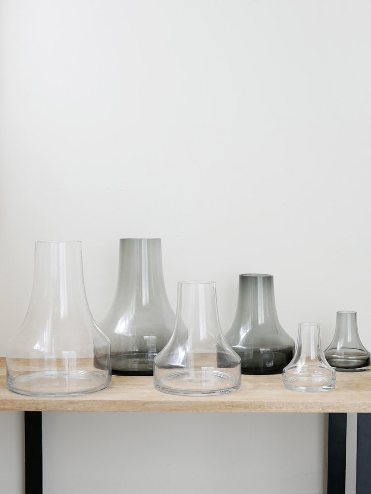 BOB CRAFTのソーダガラス製ファゴットセット。透明なグラスボトルと花瓶を含むサーブウェアおよびバーウェア