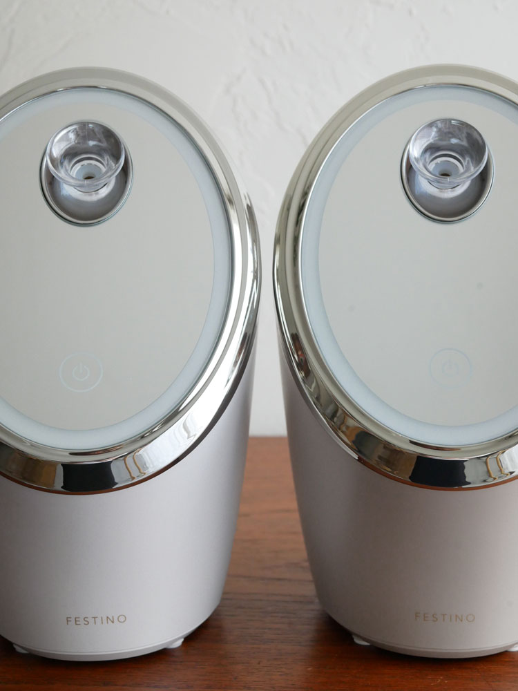 フェスティノ製フェイシャルクレンジングナノスチーマーの銀色スチーマー本体