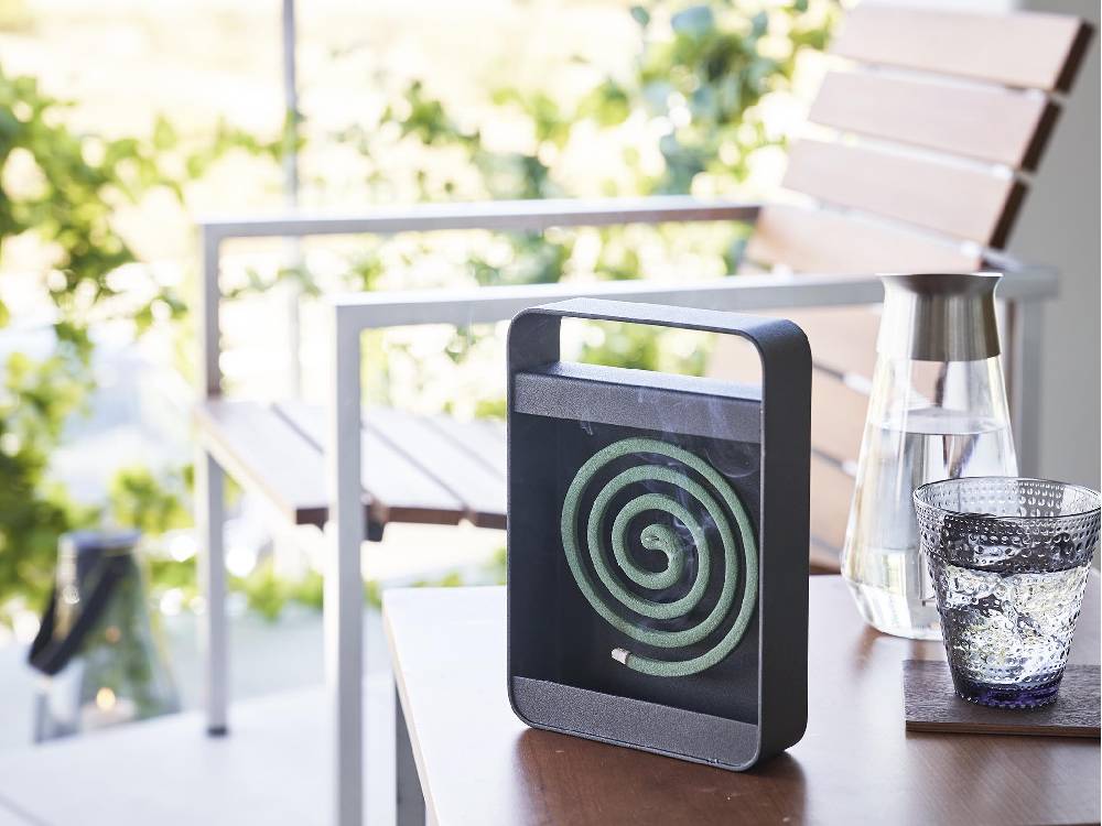 ハンドル付きスチール製蚊取り線香スタンド、幅14cm×奥行4cm×高さ20cm、ステンレスハンガー付き