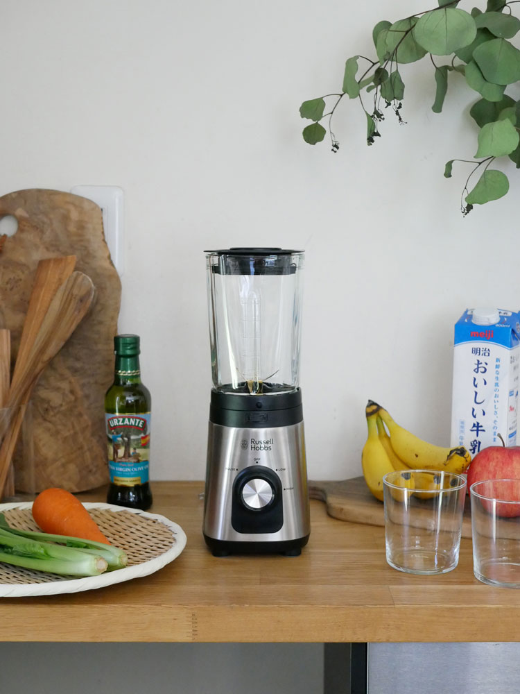 Russell Hobbs（ラッセルホブス）のベーシックブレンダー。600ml容量のガラスボトルを備えた家庭用ミキサー。