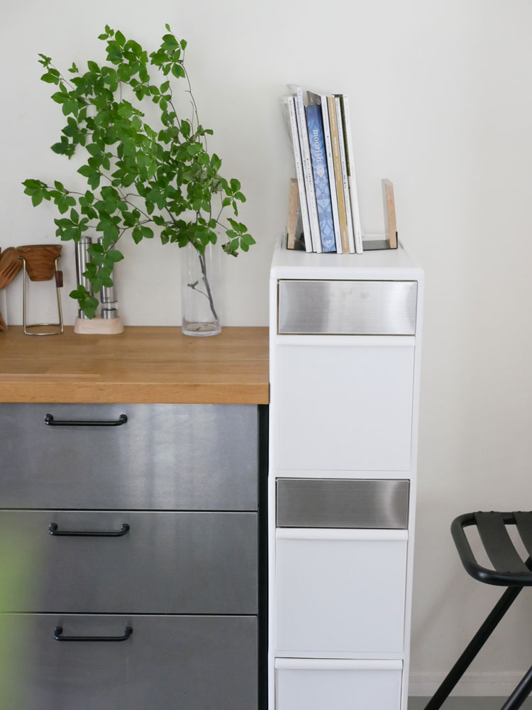 ライクイットのホワイトスイングパネルダストボックス。2段式でスイングユニットとペダルユニットを備えた収納キャビネット