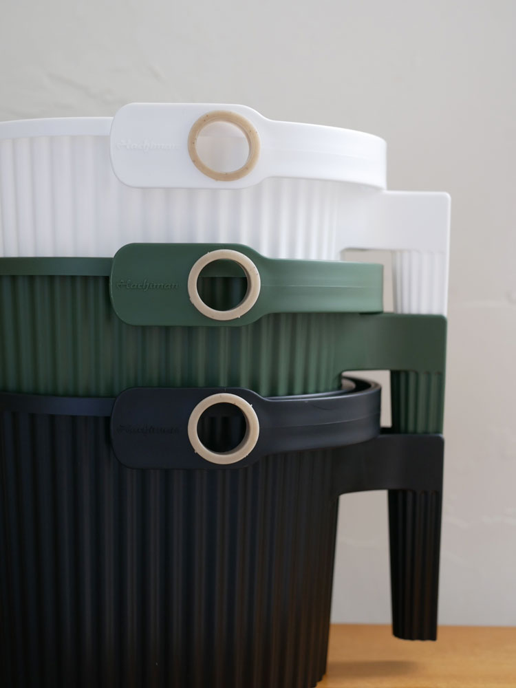 八幡化成のガーデンビートル フォンタナジョウロ、1.5リットルと5リットルのサイズ、ポリプロピレン製