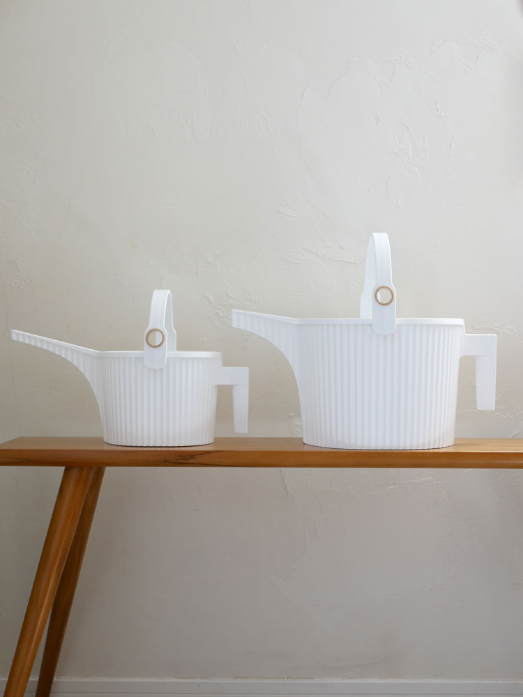 八幡化成のガーデンビートル フォンタナジョウロ。ポリプロピレン製の蓋付きプラスチックジョウロ。