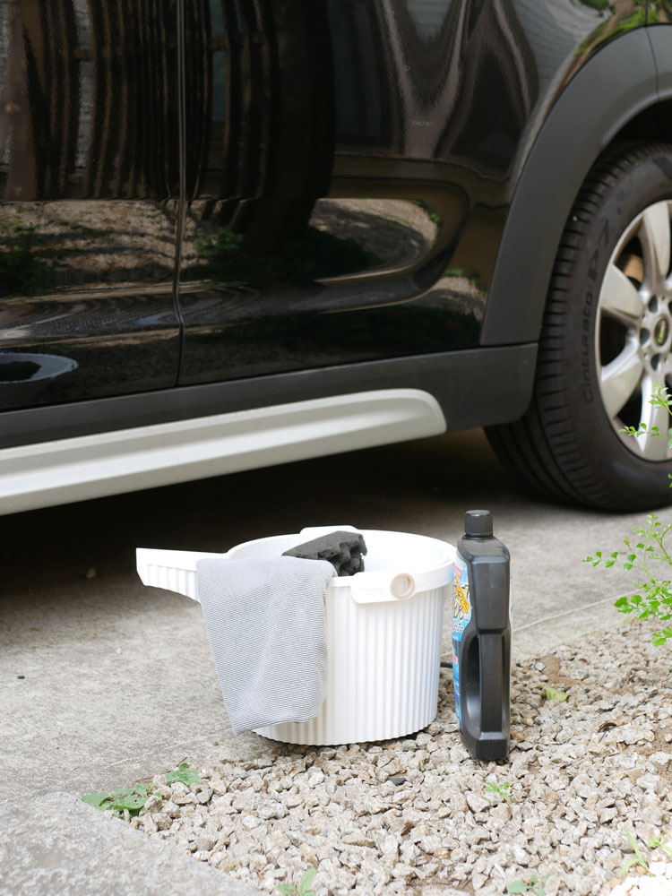 八幡化成のガーデンビートル フォンタナジョウロ。1.5リットルと5リットルの容量があり、耐熱性に優れたポリプロピレン製の軽量ジョウロの画像