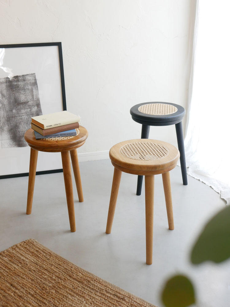 サンフラワーラタン製のラタンスツール、チーク材とラタンを使用した自然素材のアウトドア用シンプルで頑丈なスツール