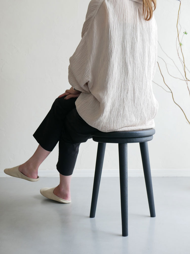 サンフラワーラタンラタンスツール、チーク材とラタンを使用したハンドメイドのスツール、幅370mm×奥370mm×高440mm、インドネシア製