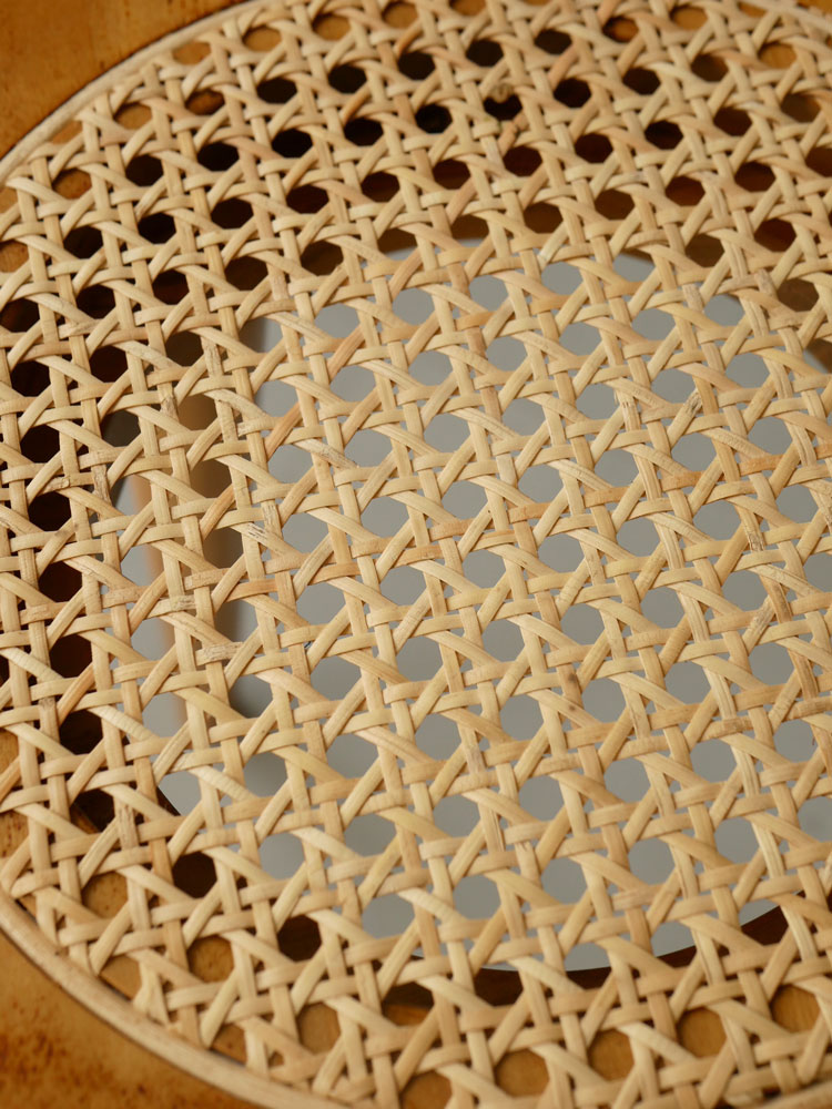 サンフラワーラタン ラタンスツール、チーク材とラタンを使用したオーバル型の屋外用スツール。