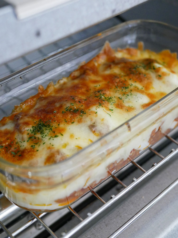 チーズたっぷりのグラタン料理の写真