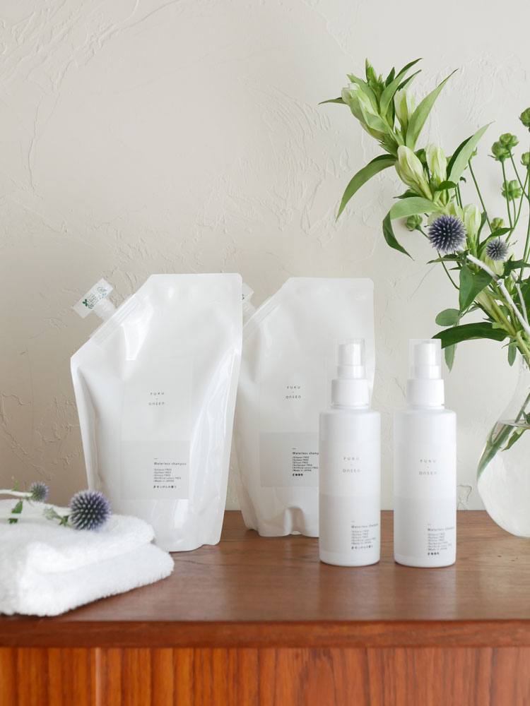 ふく温泉備えるお風呂の無香料150mlスプレーボトル、プラスチック製でラベルが貼付された商品パッケージ