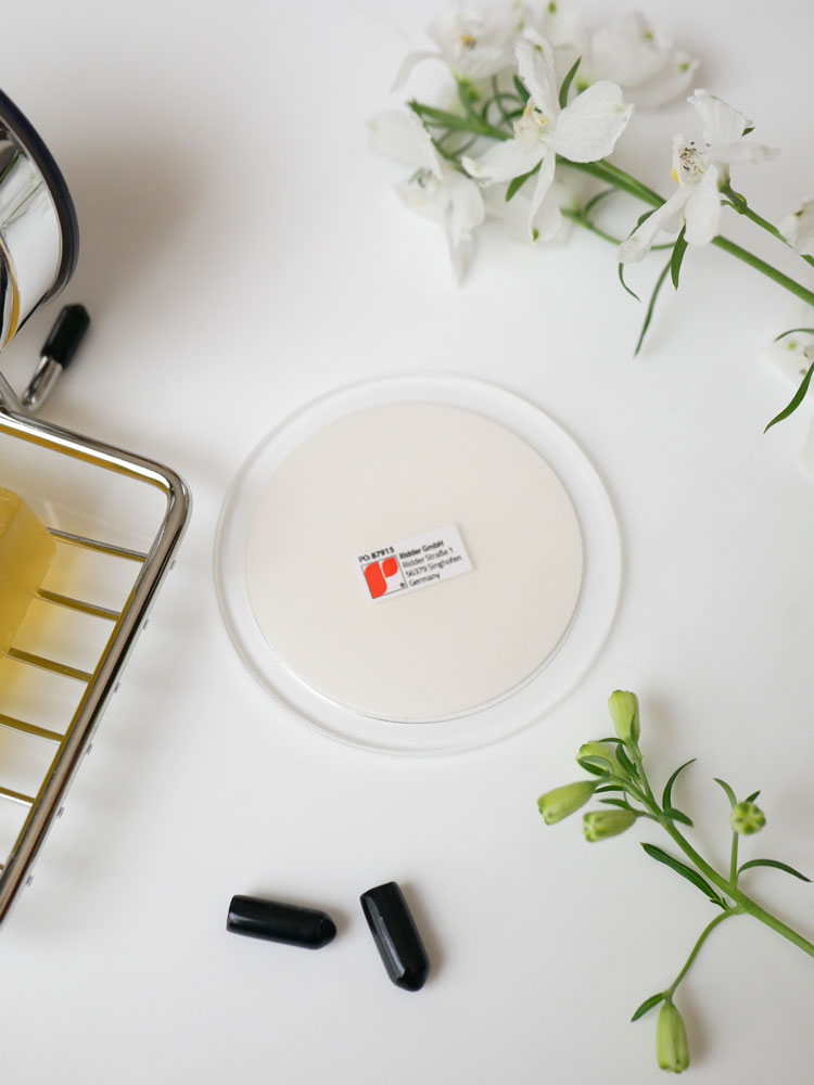 RIDDER/リダー メガログパッドの写真。直径7.3cm、ABS製の赤色吸盤。