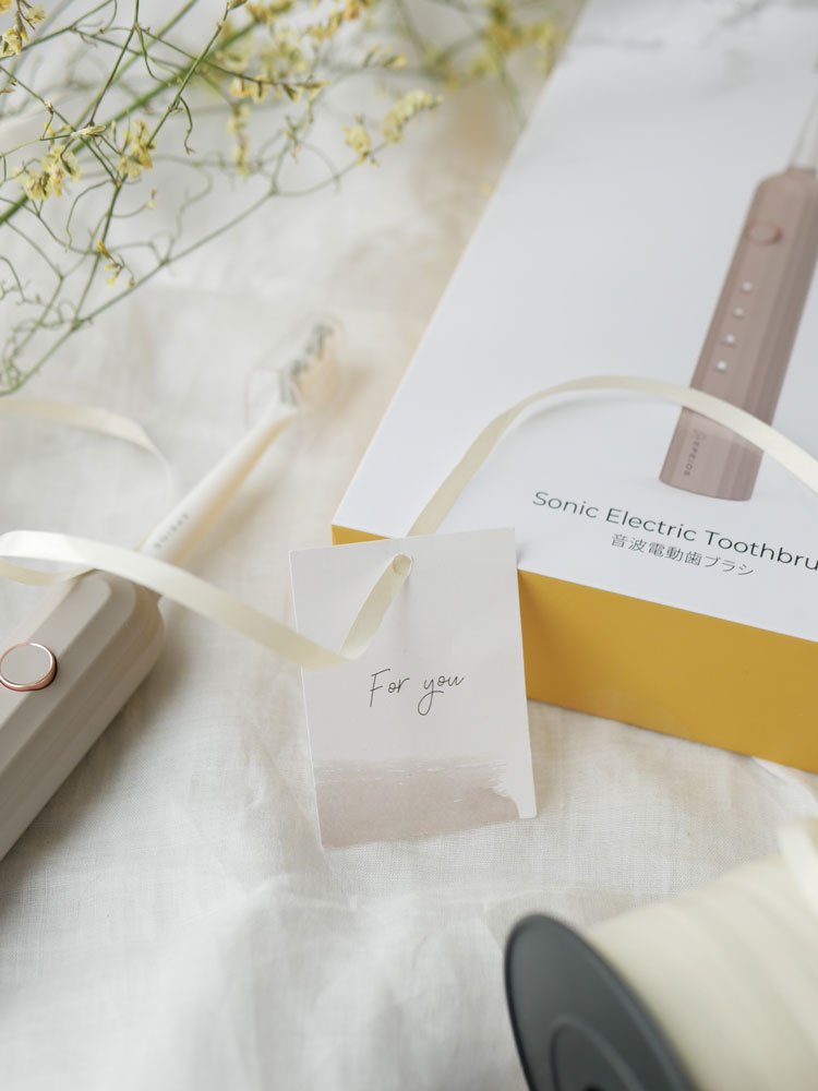 EPEIOSエペイオス Okare音波電動歯ブラシ、替えブラシヘッド、専用携帯ケースが入ったパッケージ