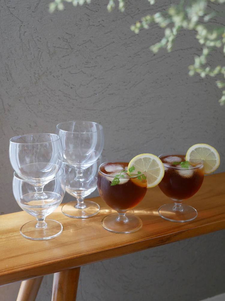 ロイヤルレアダムのスタッキングワイングラスが積み重ねられている写真