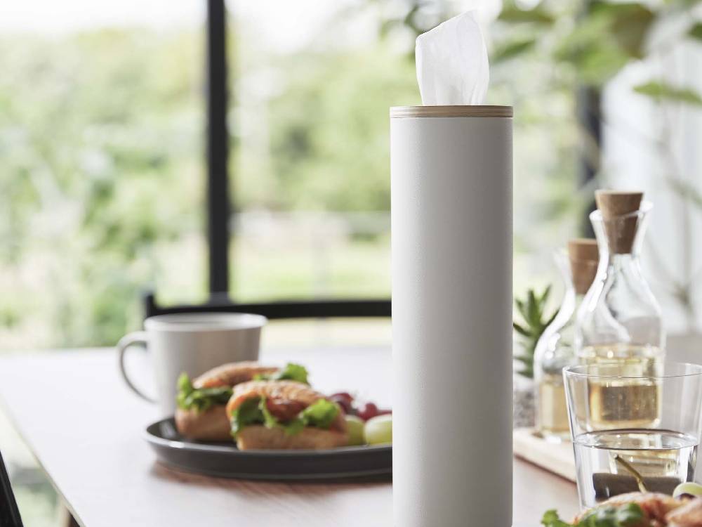 RIN/リンのボトル型ティッシュケース S。スチールと天然木のブラウンとブラックの円筒形デザインで、120枚のティッシュを収納できる洗練されたティッシュホルダー。