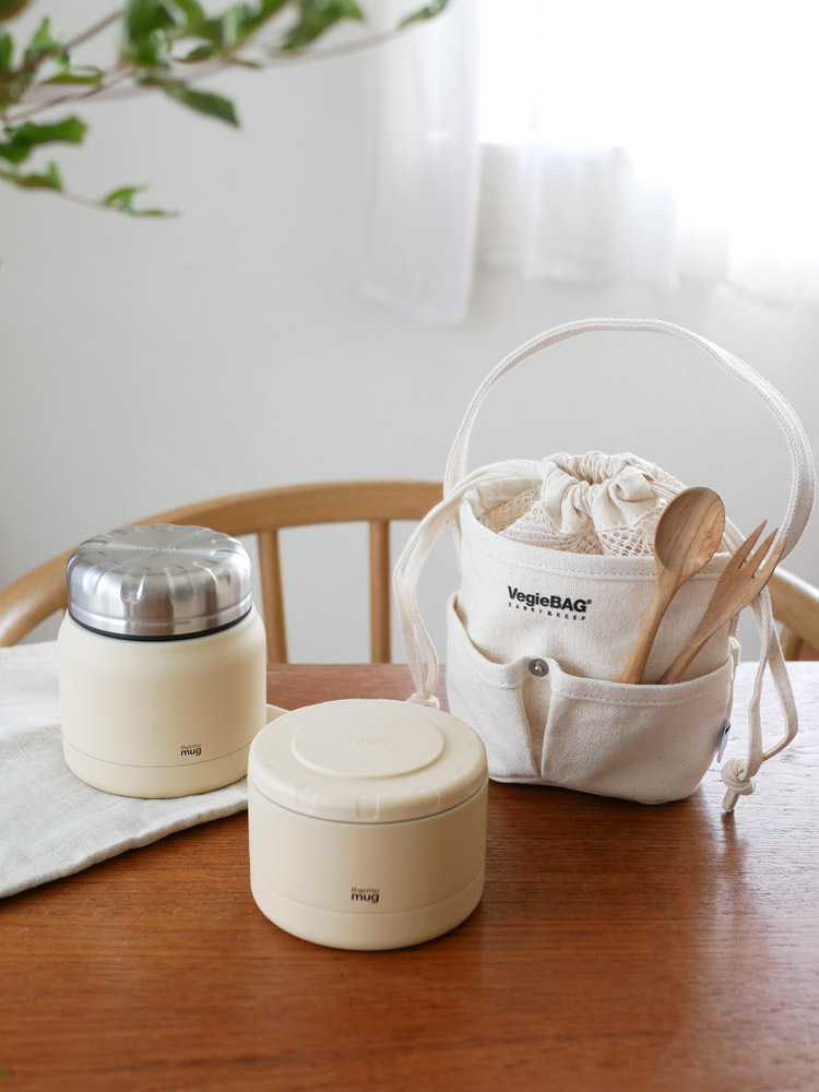 サーモマグ、フードコンテナ、ヴィジーバッグが収納されたオールインワンボックス