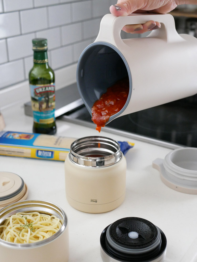 サーモマグミニタンク、フードコンテナ、VegieBAGコラボランチバッグが並んだキッチン用品セットの画像