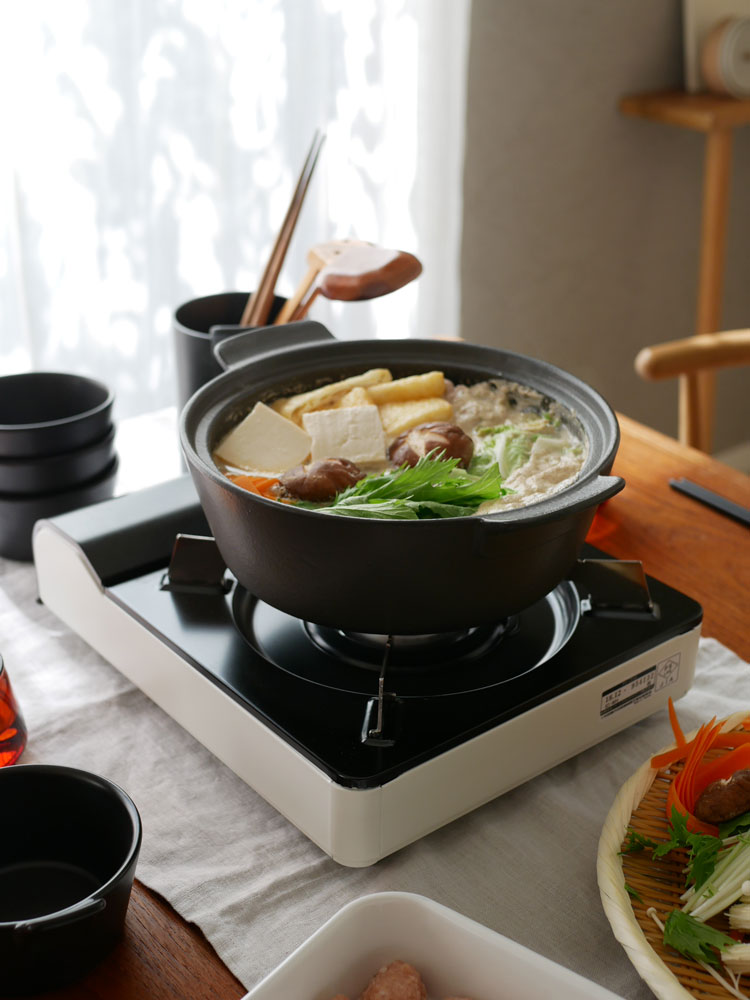 サラサデザインの1年中使える耐熱陶器マルチ土鍋、とんすい、ツールスタンドのセット