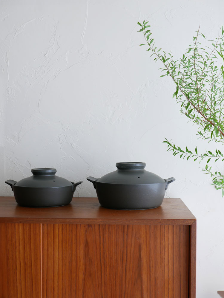 サラサデザインのマルチ土鍋、蓋、ツールスタンドのセット