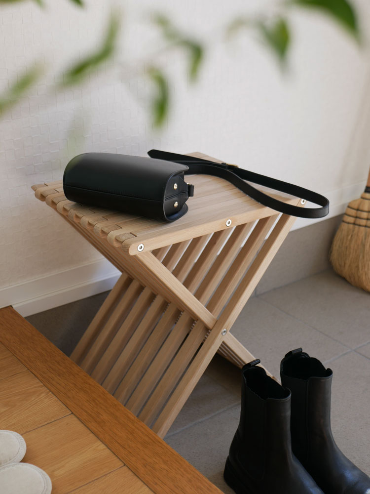 フリッツ・ハンセン製スカゲラック・フィオニアスツール。オークまたはチーク材の木製スツール。