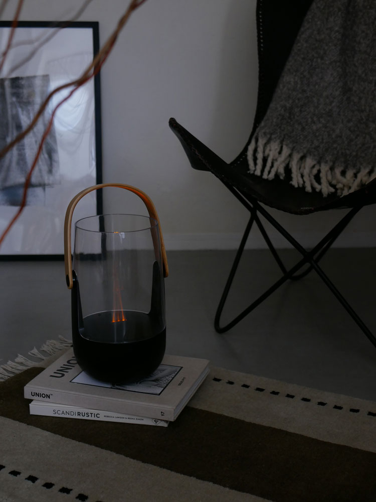 スタドラフォームSOPHIE炎がゆらめくデザインのアロマディフューザー、超音波式加湿機能と調光可能なLEDライト付き